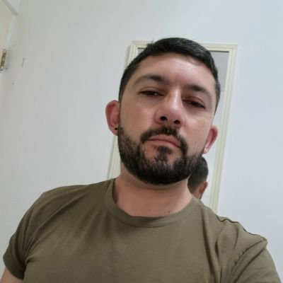 Profesor de matemáticas. Sociable y ñoño... feliz con mis 34 años.