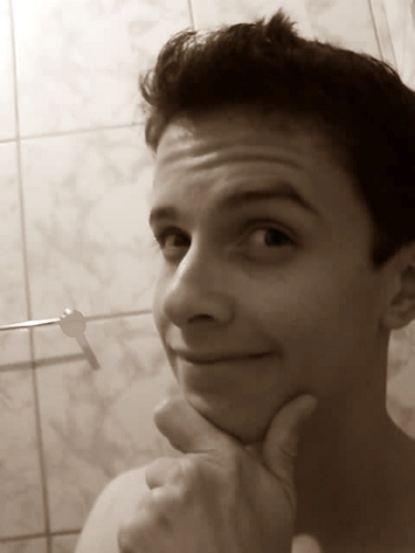 Tiiagown's profile picture. I Don't Know :/