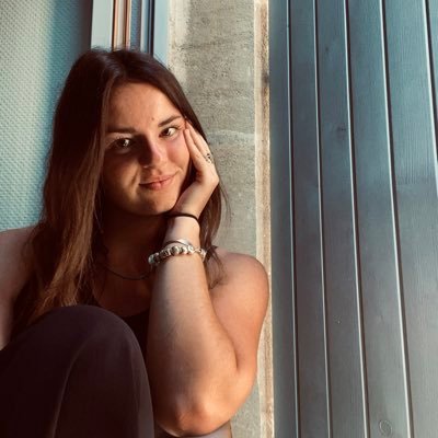 vignal_roxanne's profile picture. 👩🏽‍🏫 CPE |📍Paris | 🌞