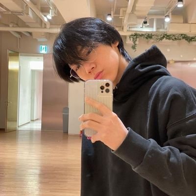 pergo25y's profile picture. May the beloved moon be beside me