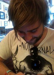 simonpeelyates's profile picture. Guitarist for @titansandkings