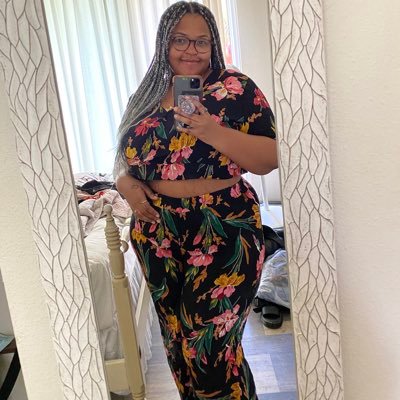 sheabutterbby_'s profile picture. 26 | Black American Princess | Number one lover girl | They/them & that/bitch | Medium iced oat milk latte please. Thank you. | Lorelai Gilmore Apologist | 🤞🏽
