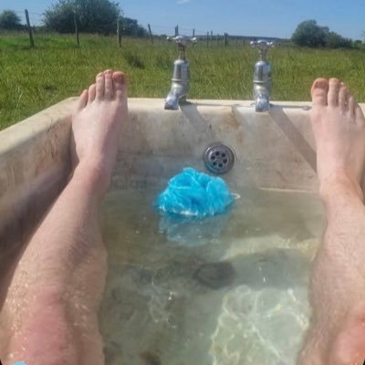 I’m fun loving easy going most of the time kik/ theonlybrush would love to chat meet or have some fun with those beautiful girls.