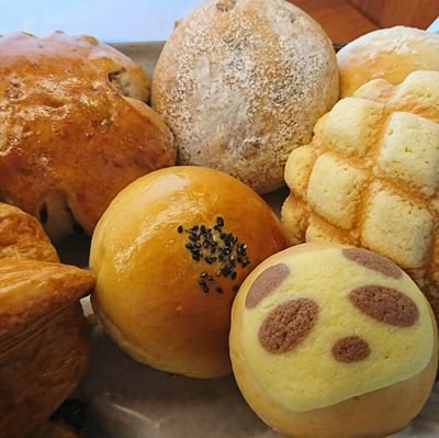 愛知県半田市にある小さなパン屋です🍞国産小麦、無添加生地の店
パン工房Favorite（フェイバリット）
定休日  日曜、月曜
営業 10時〜18時頃

中身はシャイな昭和のおじさんです☺