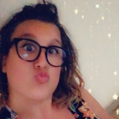 Mi chiamo Francesca ho 27 anni mi piacciono molto i bambini sono molto solare sono un educatrice professionale mi piace molto cucinare And