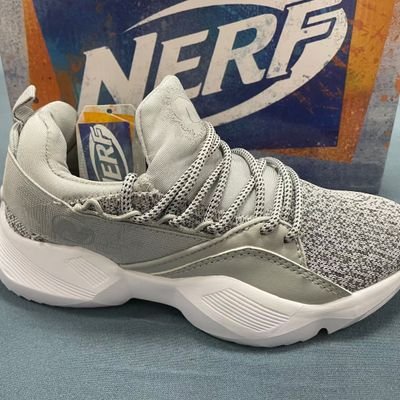 zf185206's profile picture. 一个卖尾货鞋子的小哥哥