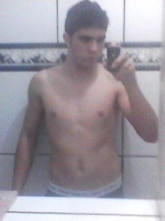 17 anos , pobre feio i moro na favela ):