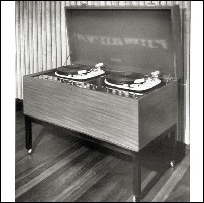 London Vintage Music & Dance is a collective of club promoters, Deejays and dance teachers.