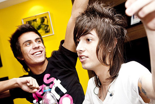 fã clube oficial dedicado ao Pe Lu & Pe Lanza . Oficializado pelo @pelanzarestart dia 30/03/2011 ás 21:30 . Dona : @Anninha_Munhoz . Desde 18/01/11 .