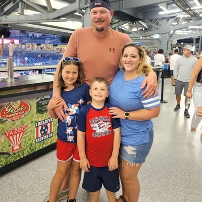 Mommy👦👧 School Nurse 👩⚕️💉⚡️LineWife⚡️ Vol For Life🏈 Hockey 🏒