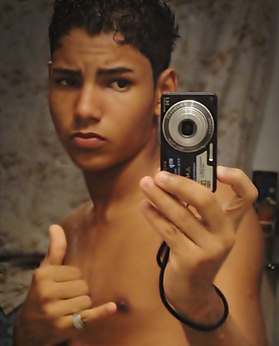 Sou otimista...
Batalhador...
Corro atrás do que quero...
Busco ficar sempre bem informado...
Humildade busco em primeiro lugar...