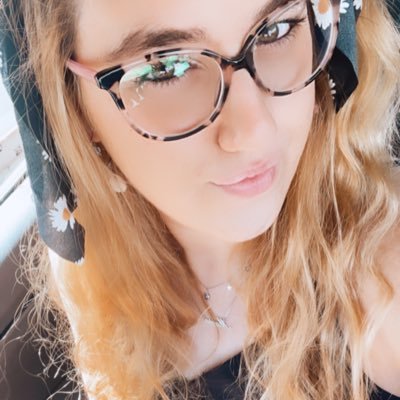 maria_carre_4's profile picture. Una mujer que no se dá por vencida aunque todo apunte a ser necesario. Emprendedora junto con mi familia a poder con todo. Encargada de @joyascarretero 💍