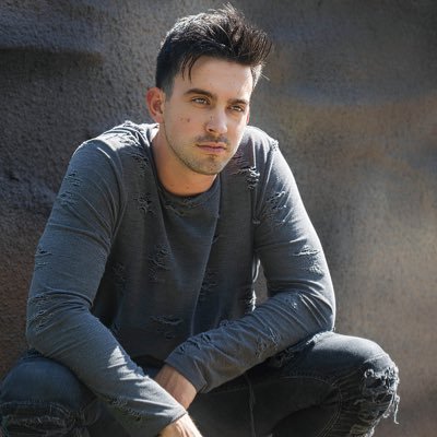 simcousineau's profile picture. actor and musician! what a great combination!!!               Actor / Model - AMTI                 Booking: angies@amtimanagement.com