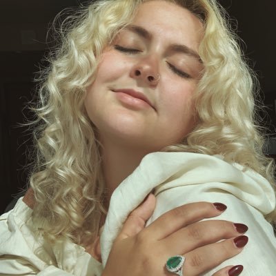 supercalisara's profile picture. feral housewife energy—she/her. 🌈