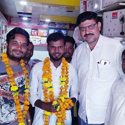 दबा हूँ घर परिवार की जिमेदारियो के नीचे वर्ना में भी
उस रेस का सिकन्दर हू जिसके लिए तुम भागते रहते हो
-----------------------🙏🙏🙏🙏-------------------------