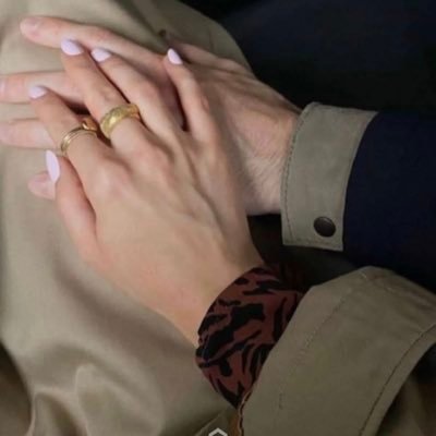 رايقة و راقية ؛ و تروّق حتى المؤرِق من فرط رِقتها 🖤.
