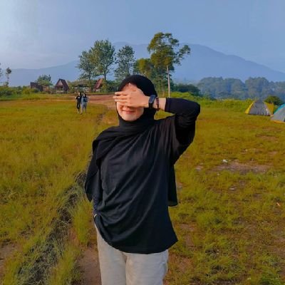 NadiahMarsel's profile picture. 🏡                 ::Parungpanjang - Bogor
IG 🎶             :: @nadiaaa_tys