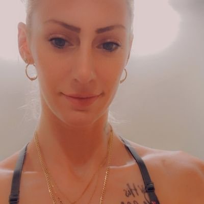 ThE1slimgoddess's profile picture. Sunflowers