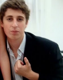 jv_furtado's profile picture. As pessoas gostam de te ver bem, mas não melhor que elas.  Bob Marley