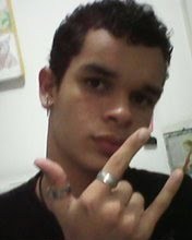 sou o que sou e isso ninguem muda, sou amigo pra todas as horas e dou  minha vida por eles , sou  muito doido sei  la_esse sou  eu  ....