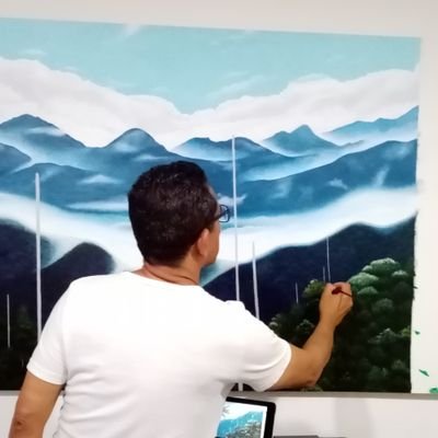 Licenciado en artes. Amante de los animales, la naturaleza, el arte y las personas optimistas. 
Antes de morir espero ver a mi país libre de corrupción.