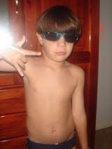 Não cruze os braços diante de dificuldades ,pois o maior homen do mundo morreu de braços abertos