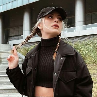 __CemreSolmaz__'s profile picture. 