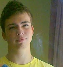 Sou quem sou , assim sigo em frente ..