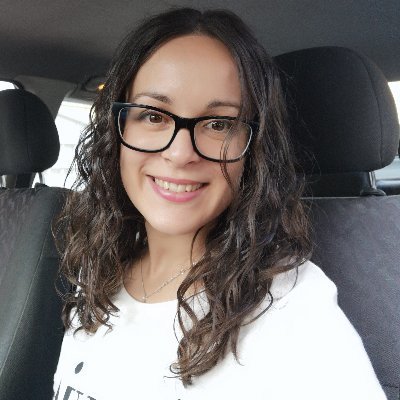 Amante de la lectura y escritura, del cine y la repostería 🥰