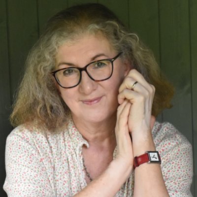 📚Author of hilarious, heartwarming fiction
🔍Cosy mystery & romcom in the Cotswolds 🐑
🖋️Tutor & mentor @JerichoWriters
📖 Visit my website for a free ebook ⇩