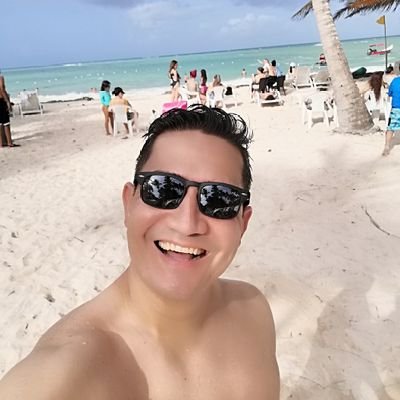 Velezrojo's profile picture. Arquitecto nacido en Medellín. Deportista aficionado, hincha del Deportivo Independiente Medellín,tomador de pola, melomano y aprendiz de cocinero por gusto 😉.