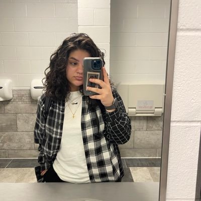 Malakadnan27's profile picture. ♒︎ ☉ ♒︎ ↑ ♈︎ ☾