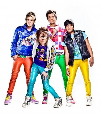 somos uma web oficial da @rockrestart, escrevemos histórias FAKES sobre os meninos da banda, confira *-*
by. @chrysrs e @yas_vieira