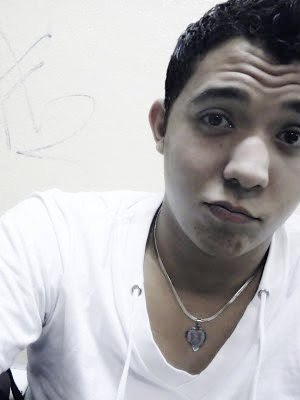 PALMEIRENSE, 16 anos, Mistura de Japonês, Italiano e Brasileiro, Leonino, Egocêntrico, Orgulhoso, Narcisista. Se quer saber mais Só Seguiir :)