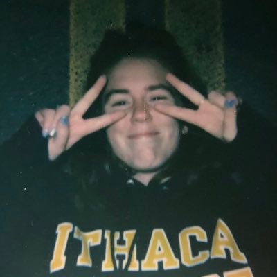 cchs ‘17 | ic ‘21 | professional: @emilygracecarm super random tweets that sometimes get deep