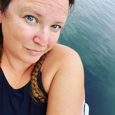 b_dogmom's profile picture. nurse. dog mom. spice girl wannabe. photographer.
