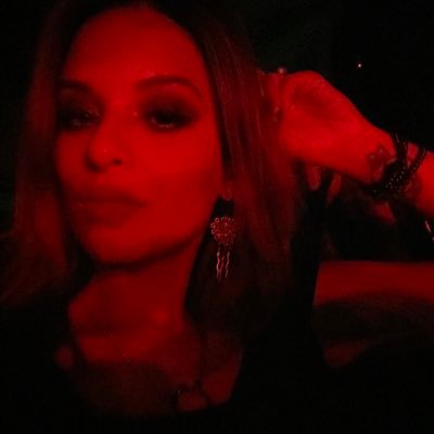 Dar_Ivel's profile picture. 3D/2D Artist ✨
Motion Graphics Creative Manager @TBLightning ⚡
 IG: dar.ivel