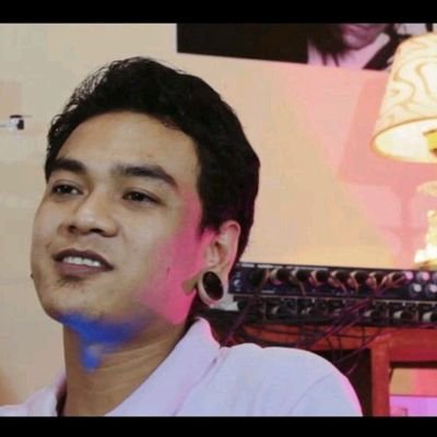 Setidaknya menjadi diri sendiri & jujur atas itu