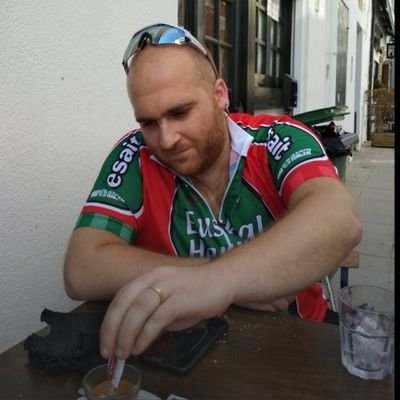Professor i cerveser (de beure i fer-ne). De tots els projectes, el de calb és el que em va millor.