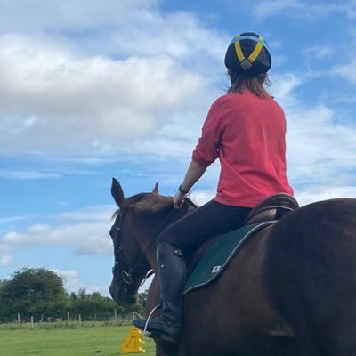 MRes graduate in Equine Health & Welfare. Avid promoter of cleaner & safer horse racing. Views are my own. Rabbit welfare enthusiast 🐰 #LeafNation 🏒