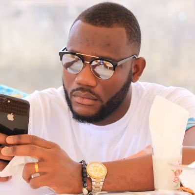 vino1er's profile picture. Sympa, ouvert aime la musique, le football et partisan du rire a gogo lol