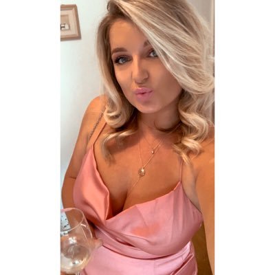 Aimee_ODonnell's profile picture. 🐶❣️☀️✈️🍷✌🏻