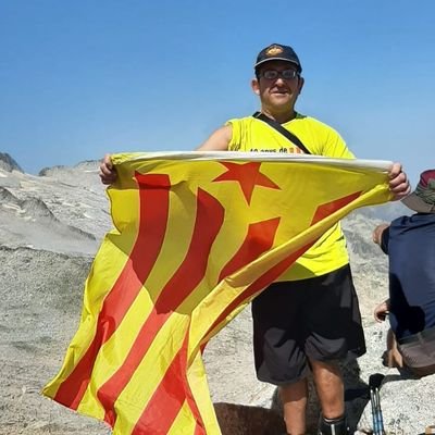 Catalanista independentista, culé, amant de la muntanya, i intentant ser feliç