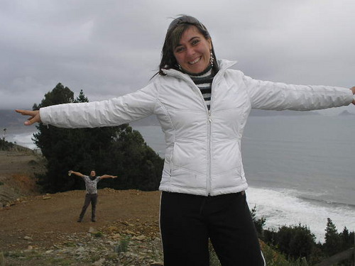 Vivo en Temuco,trabajólica, amistosa, amiga de mis amigos....simpática, eso dicen XD....y nueva en twitterlandia