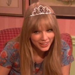 LESBIANS4ABBY's profile picture. holding back laughter gif (derogatory)