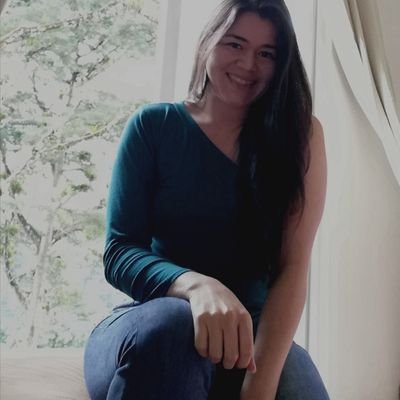 Dicen que no encajo en este mundo.
Francamente,
considero esos comentarios un halago. ¿Quién diablos quiere encajar en está sociedad???