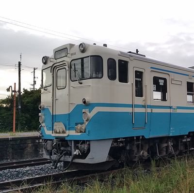 讃岐を生涯の郷として暮らす高速バス新入幕運転士の全力中年。
座右の銘は、
心は大きく持て、態度は大きく持つな
臥薪嘗胆
刻石流水
歳はキハ40世代で、体力もキハ40並み。列車(主にディーゼル)と、愛車の100系ハイエースでのドライブと、讃岐うどん食べ歩きが趣味です。