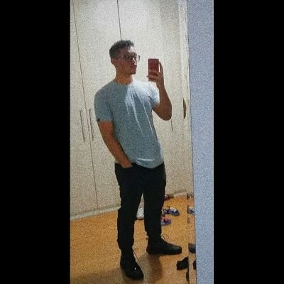 SadMuel0's profile picture. Eu me acho poeta, mas na realidade sou só um cara triste, que gosta de escreve