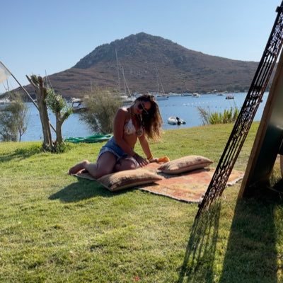 /🇩🇿/🇦🇪/🇨🇦/ r.i.p. mami// ♓️sun ♌️moon ♎️rising - law school -just a soul floating around