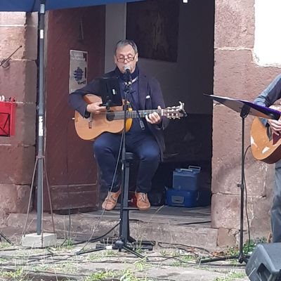 Artiste peintre. Écrivain en langue Basque. Compositeur.